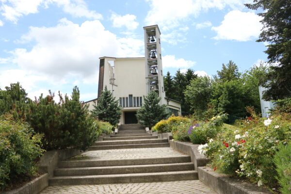 Image Institutionen Kirche Vorderansicht