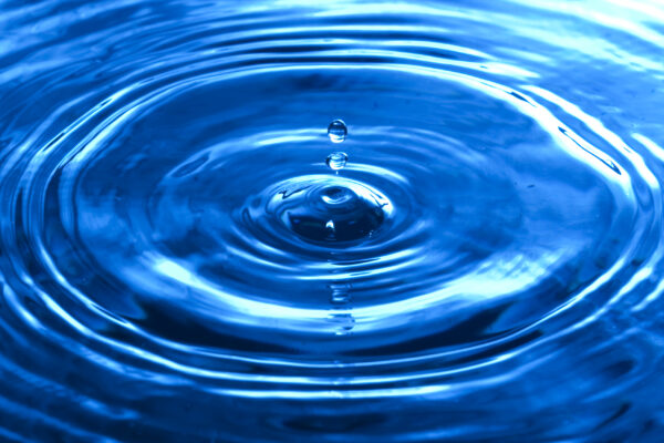 Tanzende Wassertropfen