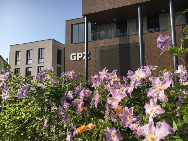 Fassade GPZ Blumen