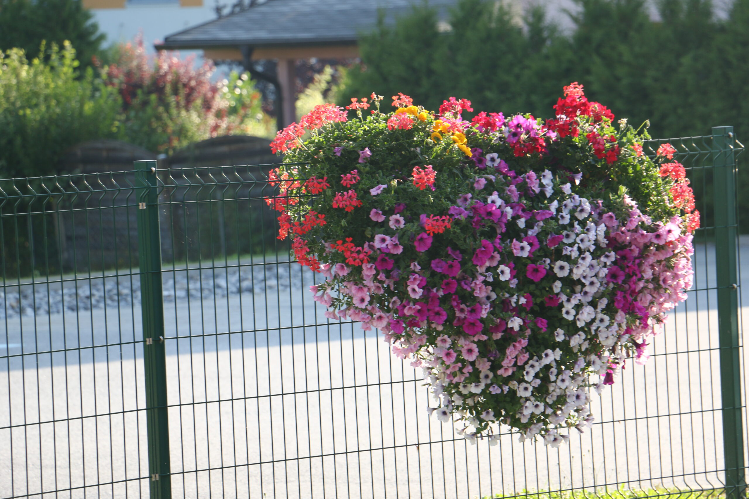 Blumenschmuck_Herz_Zaunschirm